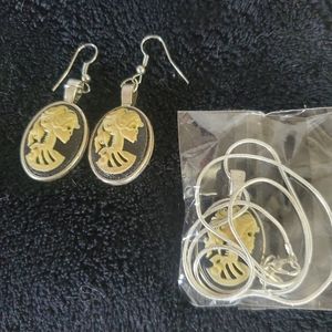 Skull necklace and earring set